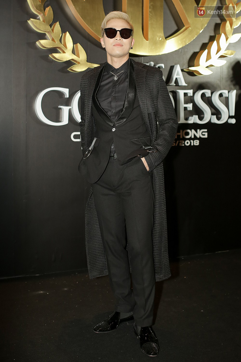 Thảm đỏ thời trang ngồn ngộn toàn vòng 1 là vòng 1, Ngọc Trinh phô trương bạo liệt nhất!